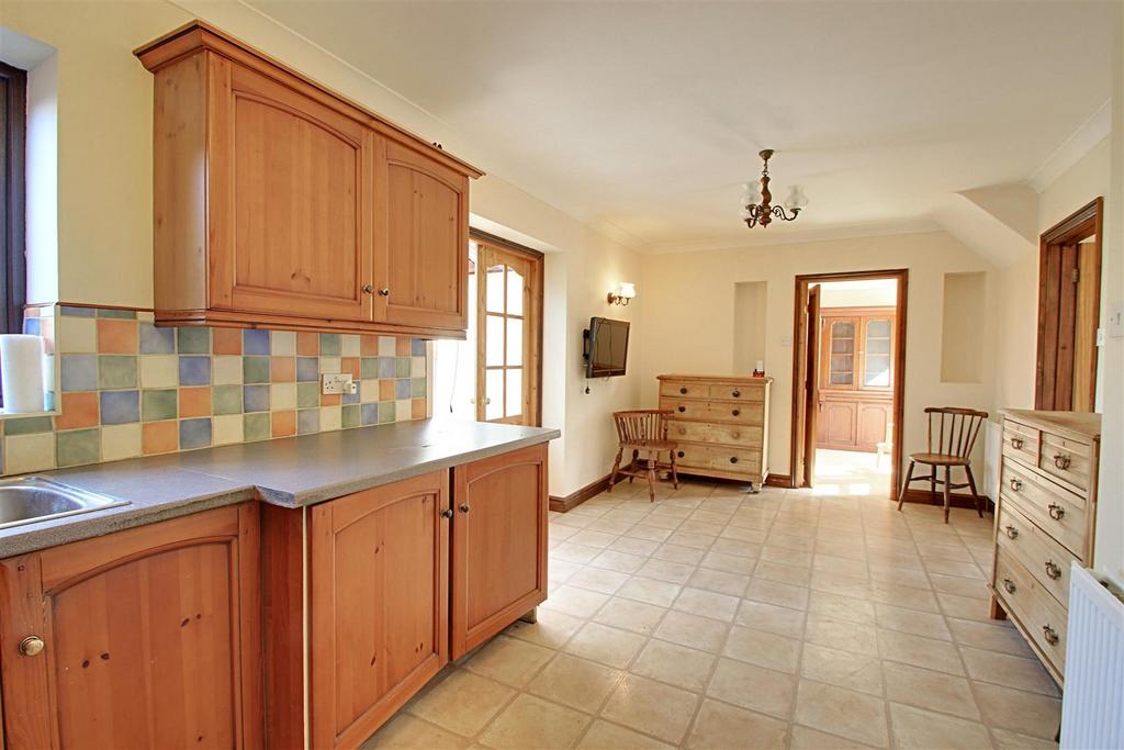 Kitchen Diner 1.jpg