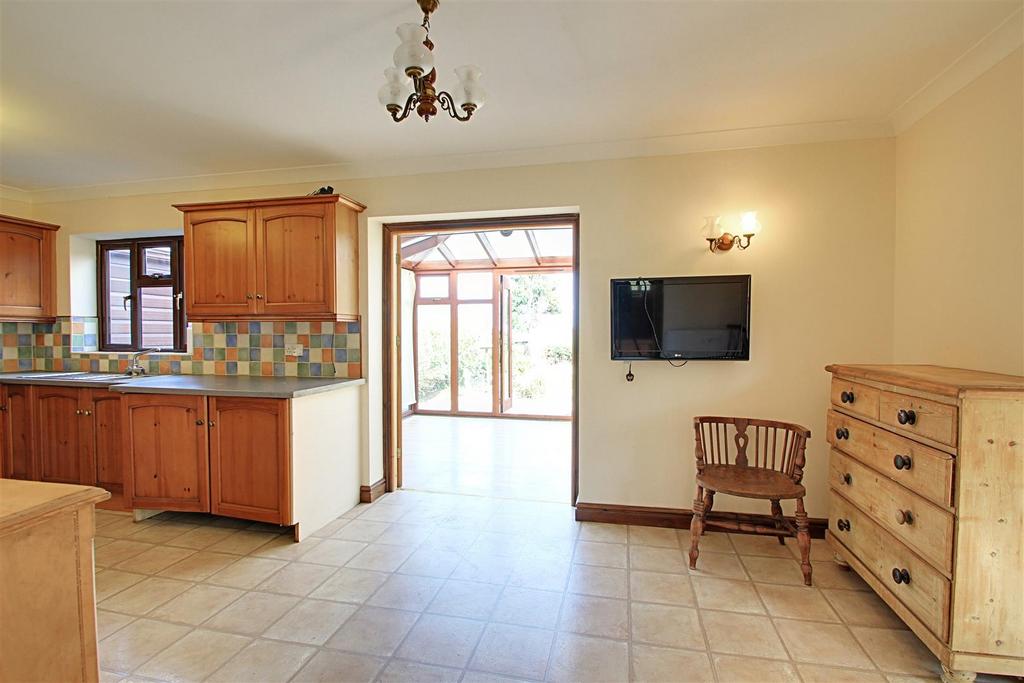 Dining Area 1.jpg