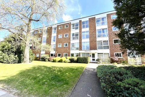 2 bedroom flat to rent, Claremont Road, Surbiton, Surrey. KT6 4RX