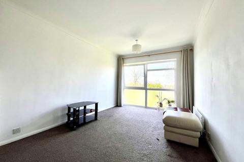 2 bedroom flat to rent, Claremont Road, Surbiton, Surrey. KT6 4RX