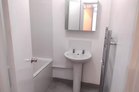 2 bedroom flat to rent, Claremont Road, Surbiton, Surrey. KT6 4RX