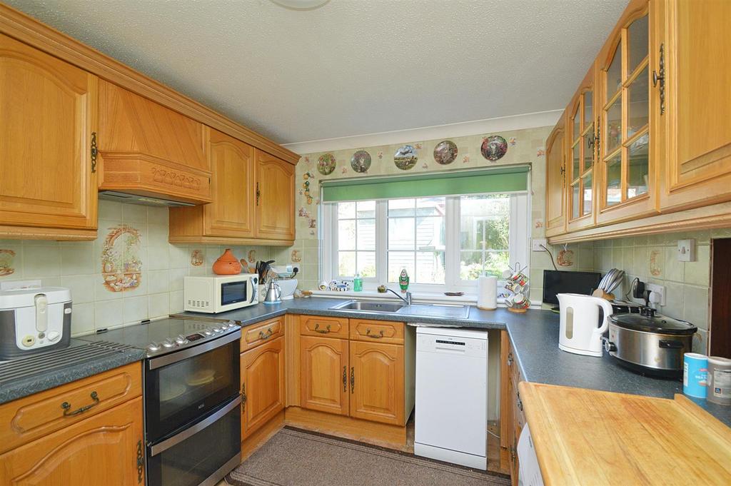 Resized Kitchen1.jpg