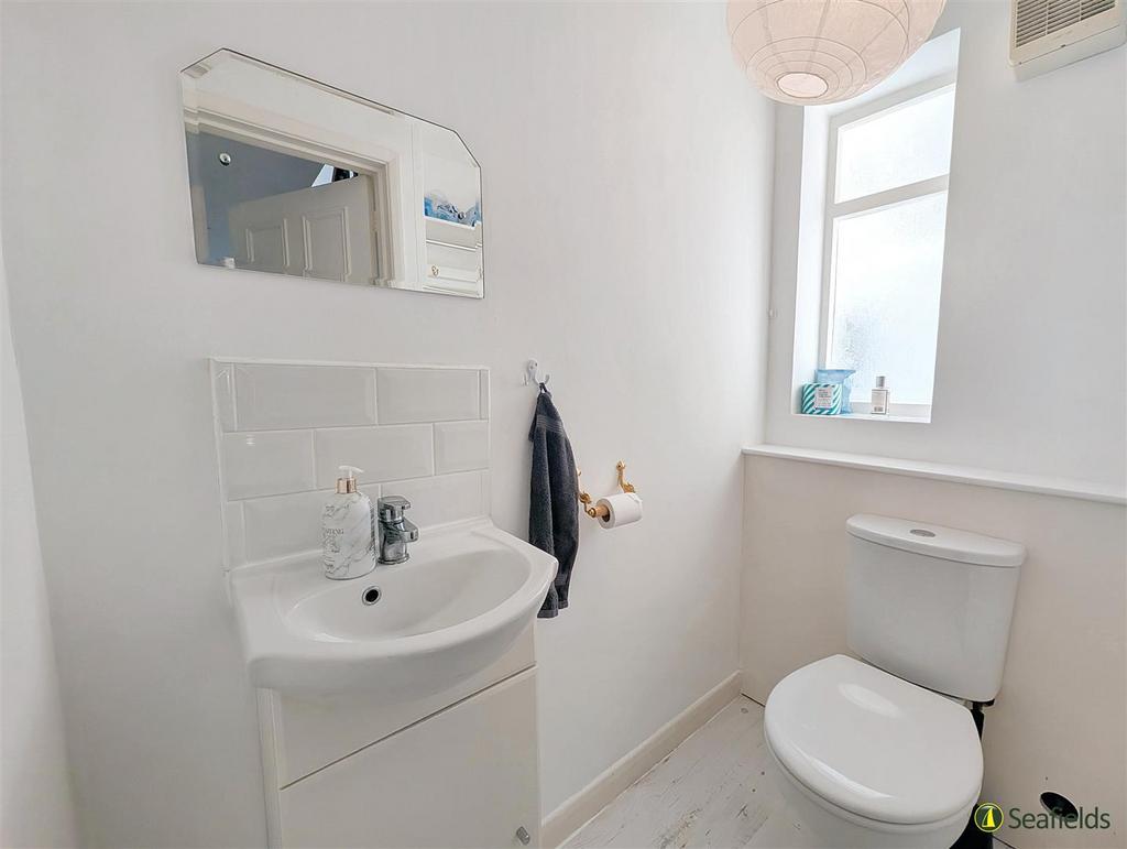 Cloakroom/wc