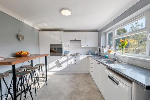 3 bedroom detached house for sale, Solent View Road, Seaview, PO34 5HX