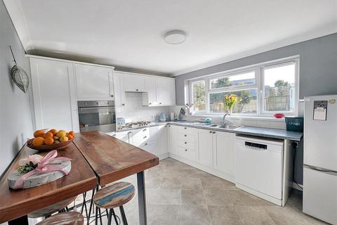 3 bedroom detached house for sale, Solent View Road, Seaview, PO34 5HX
