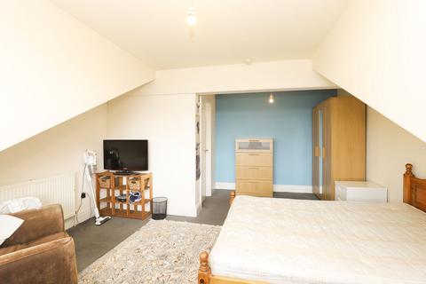 9a Broomgrove Crescent, Sheffield, S10 2LQ