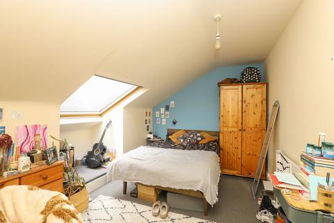9a Broomgrove Crescent, Sheffield, S10 2LQ