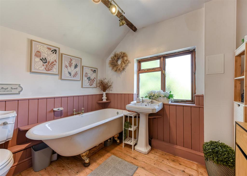 Elms Cottage-bathroom2.jpg