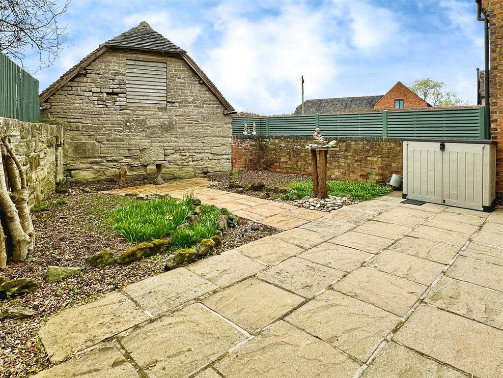 Courtyard garden