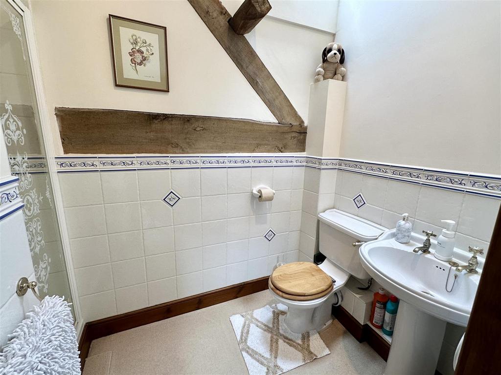 Shower room (bed 1)