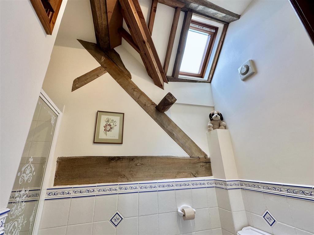 Shower room (bed 1)