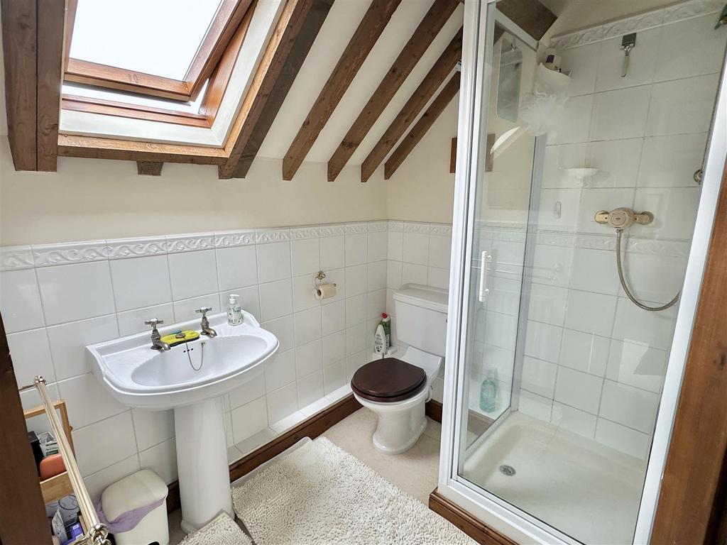 Shower room (bed 3)