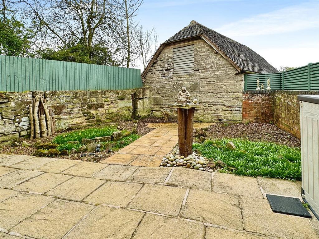 Courtyard garden