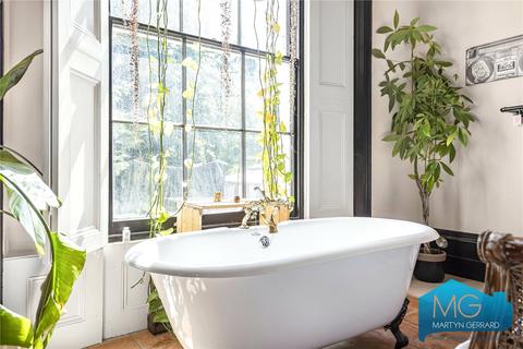 Flat 2, 12 Hornsey Rise, London, N19 3SB