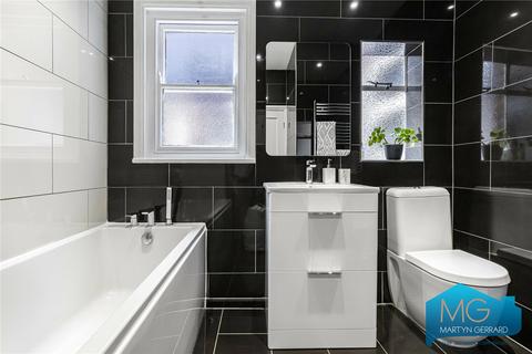 First Floor Flat, 16 Harefield Road, London, N8 8QY
