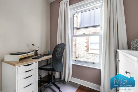 First Floor Flat, 16 Harefield Road, London, N8 8QY