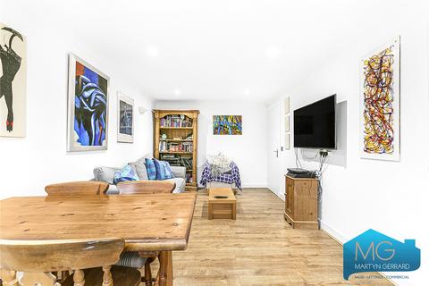 38 Deanery Close, London, N2 8NT