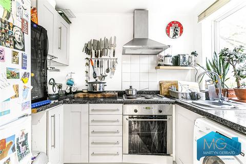 38 Deanery Close, London, N2 8NT