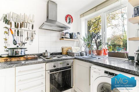 38 Deanery Close, London, N2 8NT