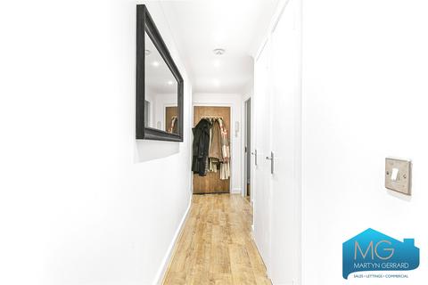 38 Deanery Close, London, N2 8NT