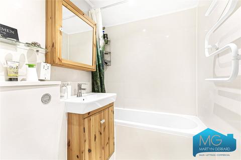 38 Deanery Close, London, N2 8NT