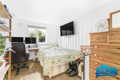 38 Deanery Close, London, N2 8NT