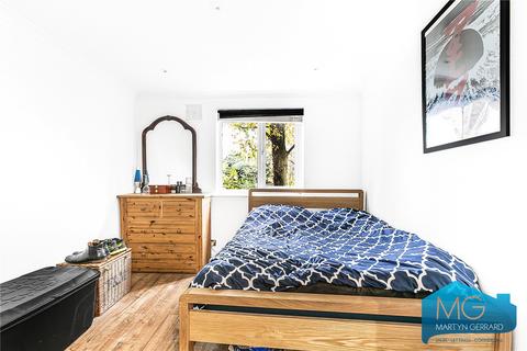 38 Deanery Close, London, N2 8NT