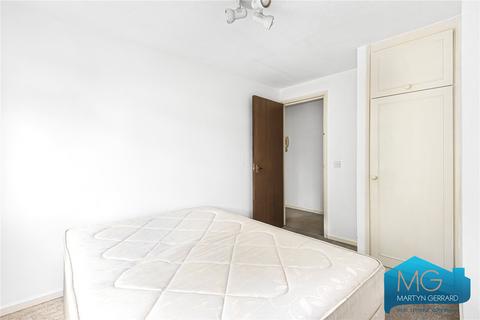 45 Deanery Close, London, N2 8NT