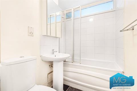 45 Deanery Close, London, N2 8NT
