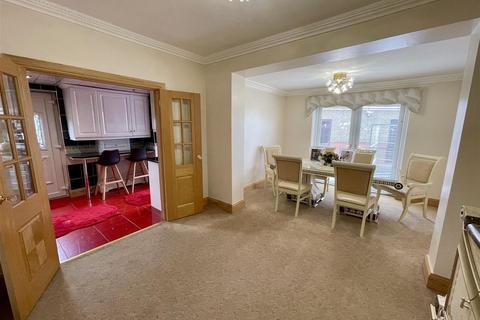 3 bedroom semi-detached house for sale, Lynton Gardens, Darlington
