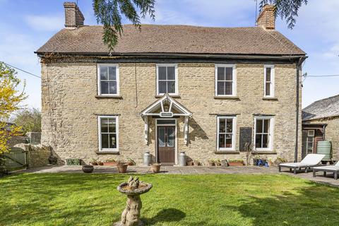 4 bedroom detached house for sale, Station Road, Launton, OX26
