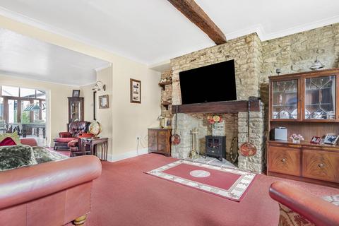 4 bedroom detached house for sale, Station Road, Launton, OX26