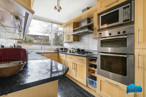 2 bedroom apartment to rent, Embassy Lodge, Regents Park Road, Finchley, N3