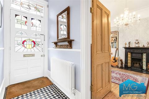 2 Dukes Avenue, London, N3 2DD