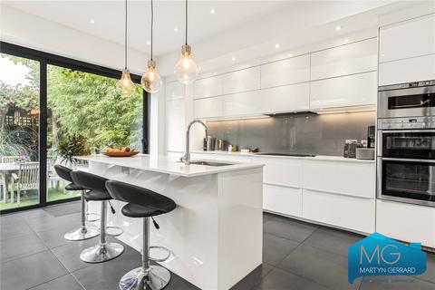 2 Dukes Avenue, London, N3 2DD