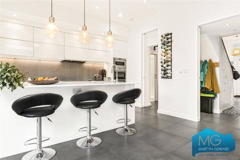 2 Dukes Avenue, London, N3 2DD