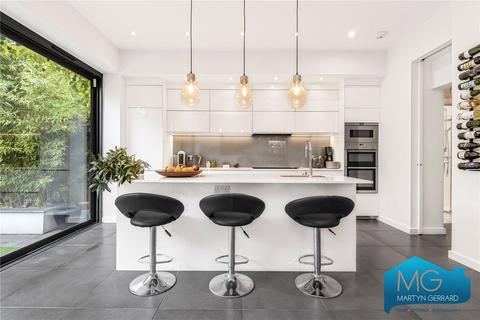 2 Dukes Avenue, London, N3 2DD