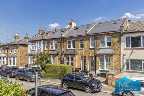 18 Brownlow Road, London, N3 1NA