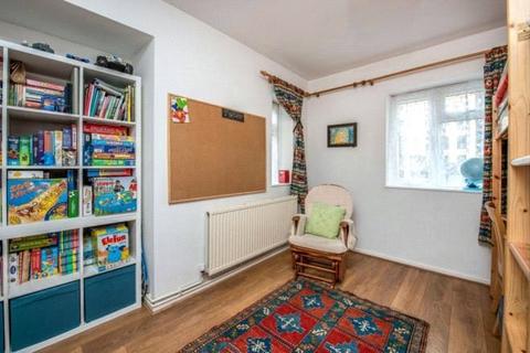136 Basing Way, London, N3 3BN