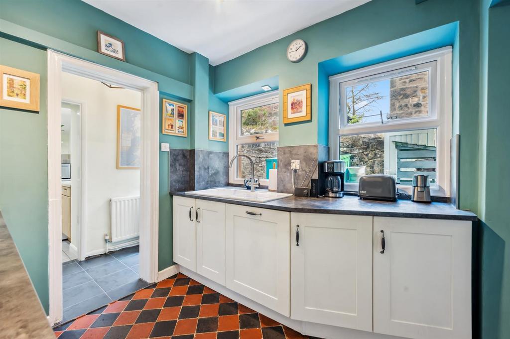 Kitchen - windows.jpg