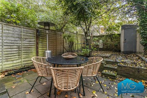 62 Spring Gardens, London, N5 2DT
