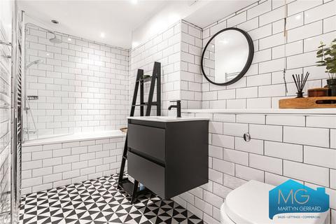 62 Spring Gardens, London, N5 2DT