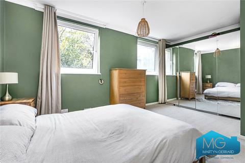 62 Spring Gardens, London, N5 2DT