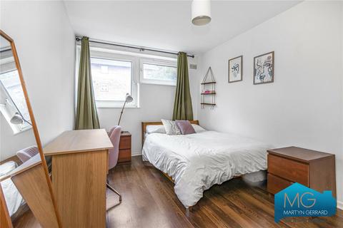 62 Spring Gardens, London, N5 2DT