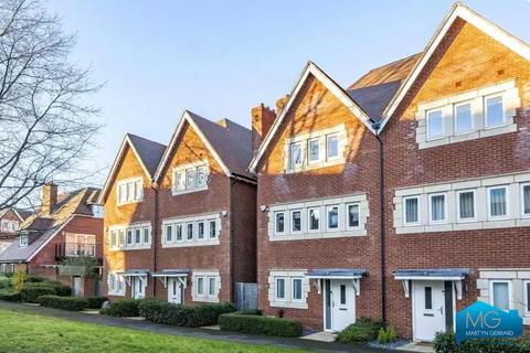 Guardhouse Way, Mill Hill, London, NW7