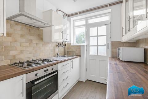 2 bedroom end of terrace house to rent, Oakhampton Road, Mill Hill, London, NW7