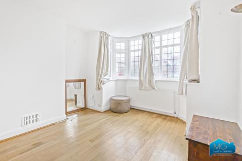 2 bedroom end of terrace house to rent, Oakhampton Road, Mill Hill, London, NW7