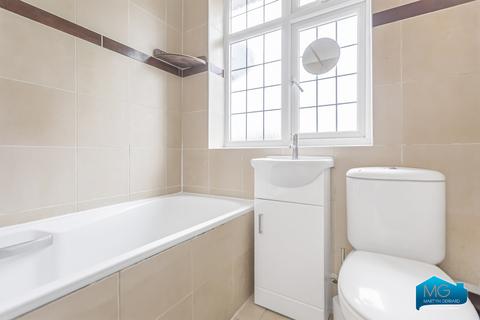 2 bedroom end of terrace house to rent, Oakhampton Road, Mill Hill, London, NW7