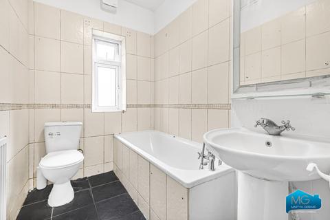 2 bedroom apartment to rent, Watford Way, Mill Hill, London, NW7