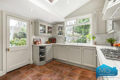 8 Leaside Avenue, London, N10 3BU